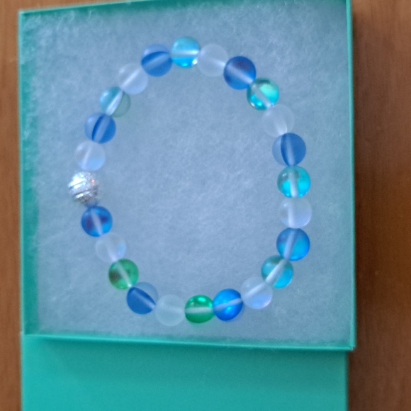 Water's Edge Moonstone Bracelet - Picture 4 of 5